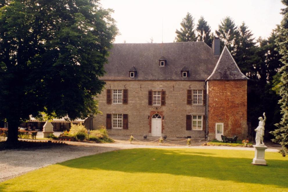 Tromcourt Hotell Couvin Eksteriør bilde