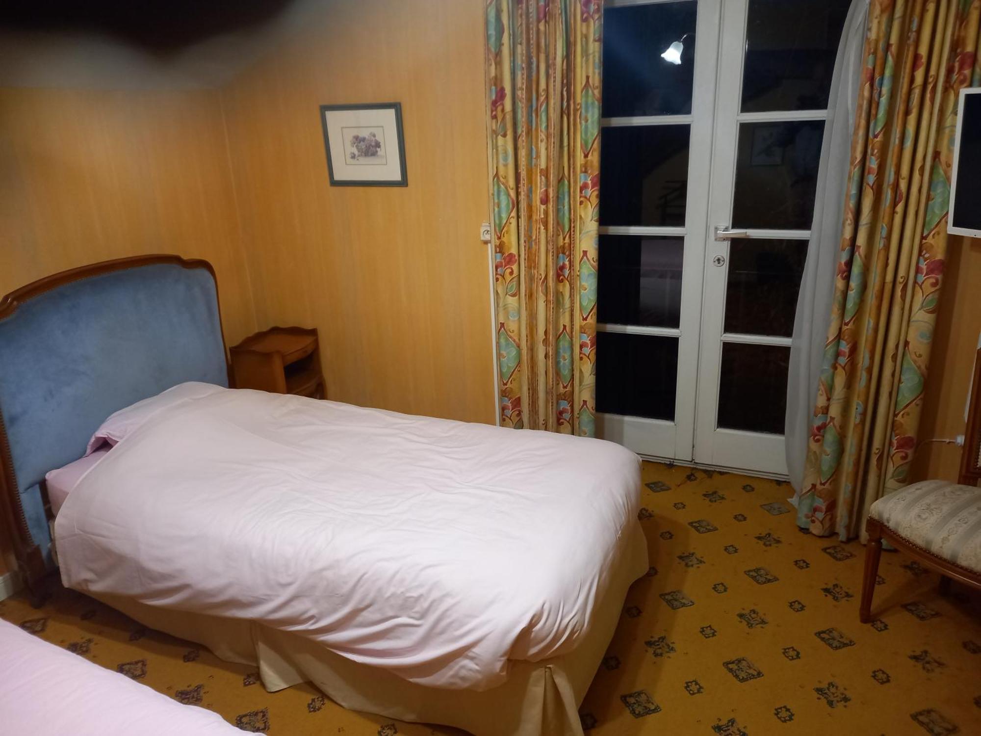 Tromcourt Hotell Couvin Eksteriør bilde