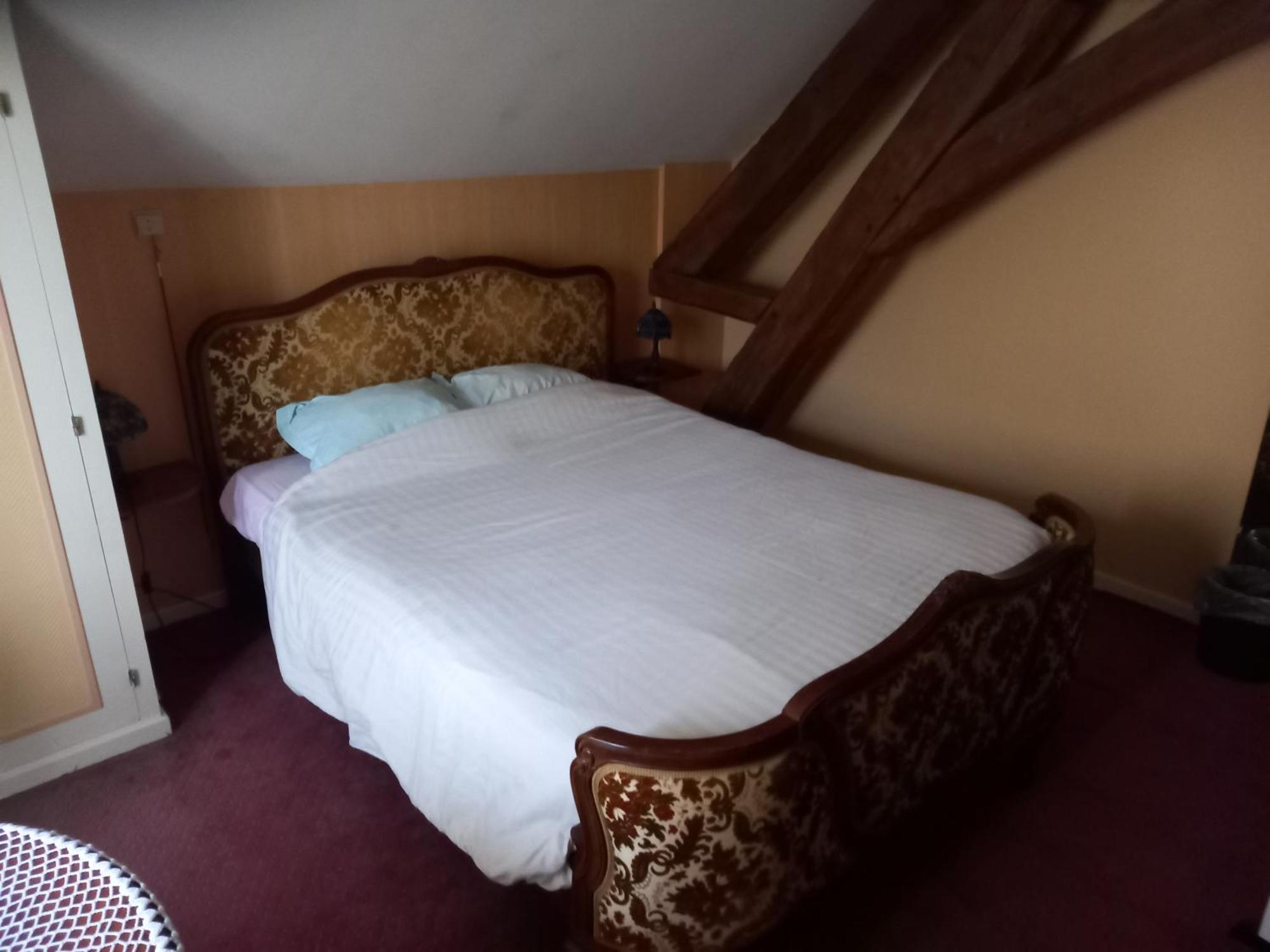 Tromcourt Hotell Couvin Eksteriør bilde